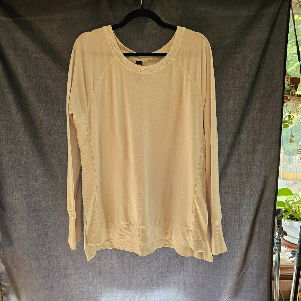 Yogalicious white sweatshirt. Size XL